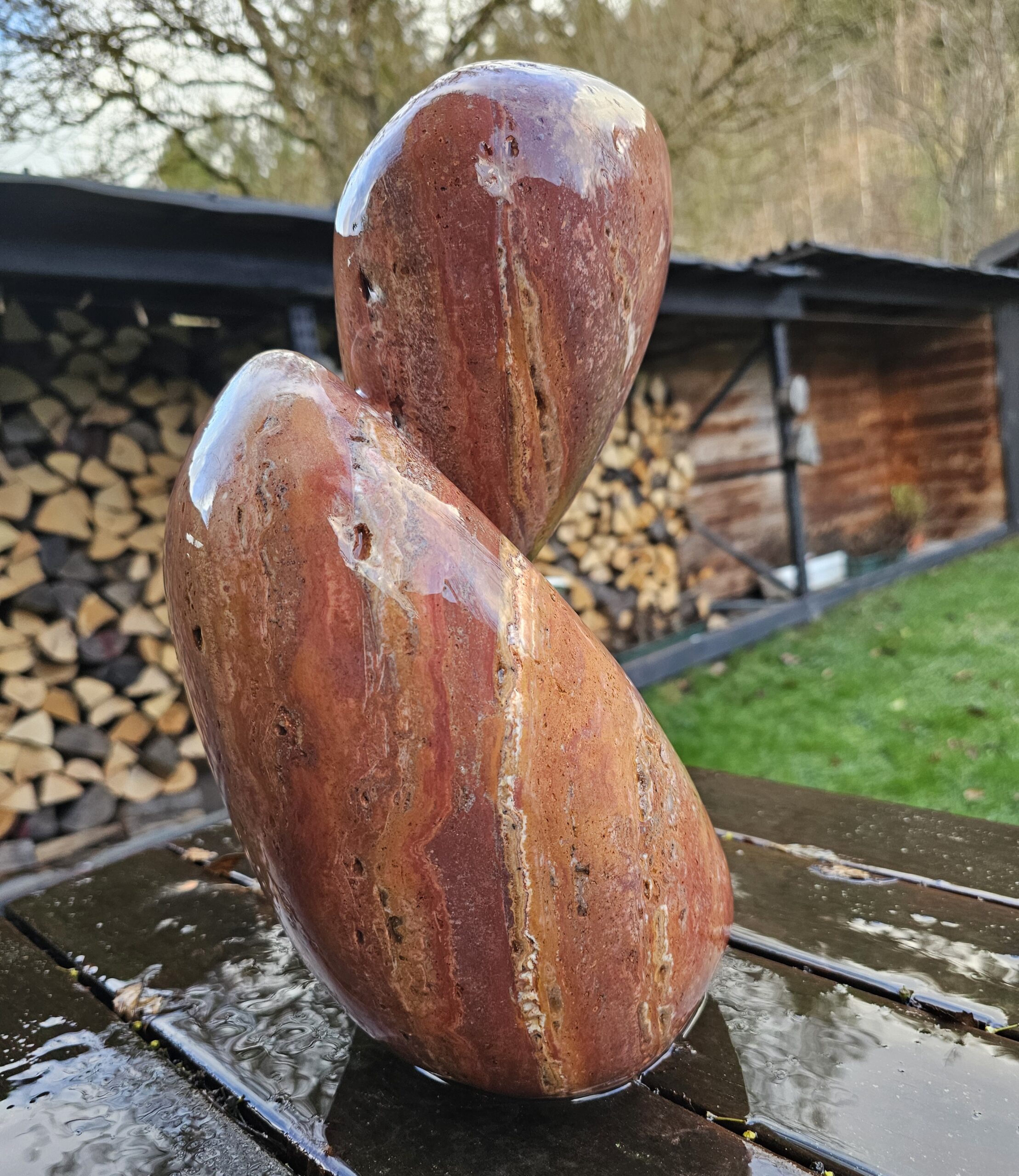 ‘Pebbles’ / Rood Travertijn/ 23X21X37cm/ €1395,-