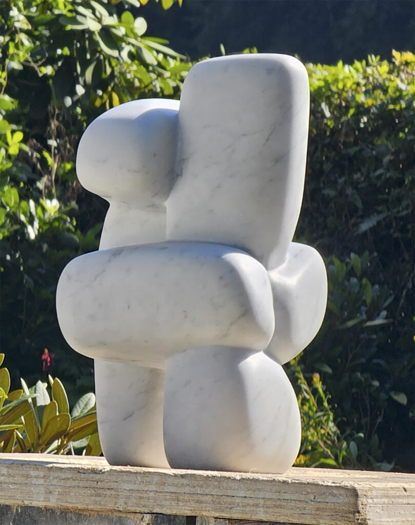 ‘Hugs’ / Carrara marmer/36x20x20cm/ €1595,-