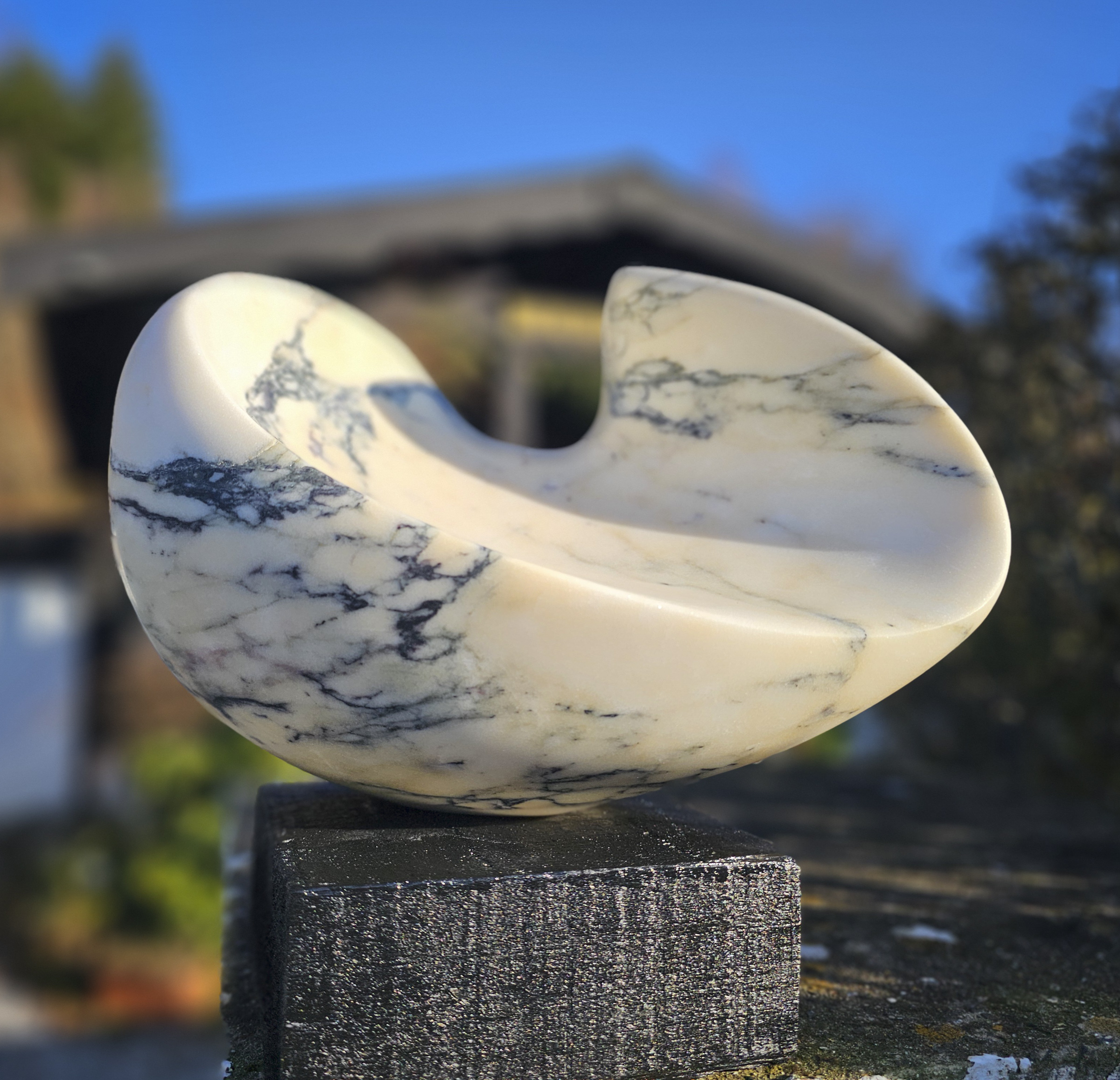 “The Gift” / Paonazzo marmer / 35x20x22
