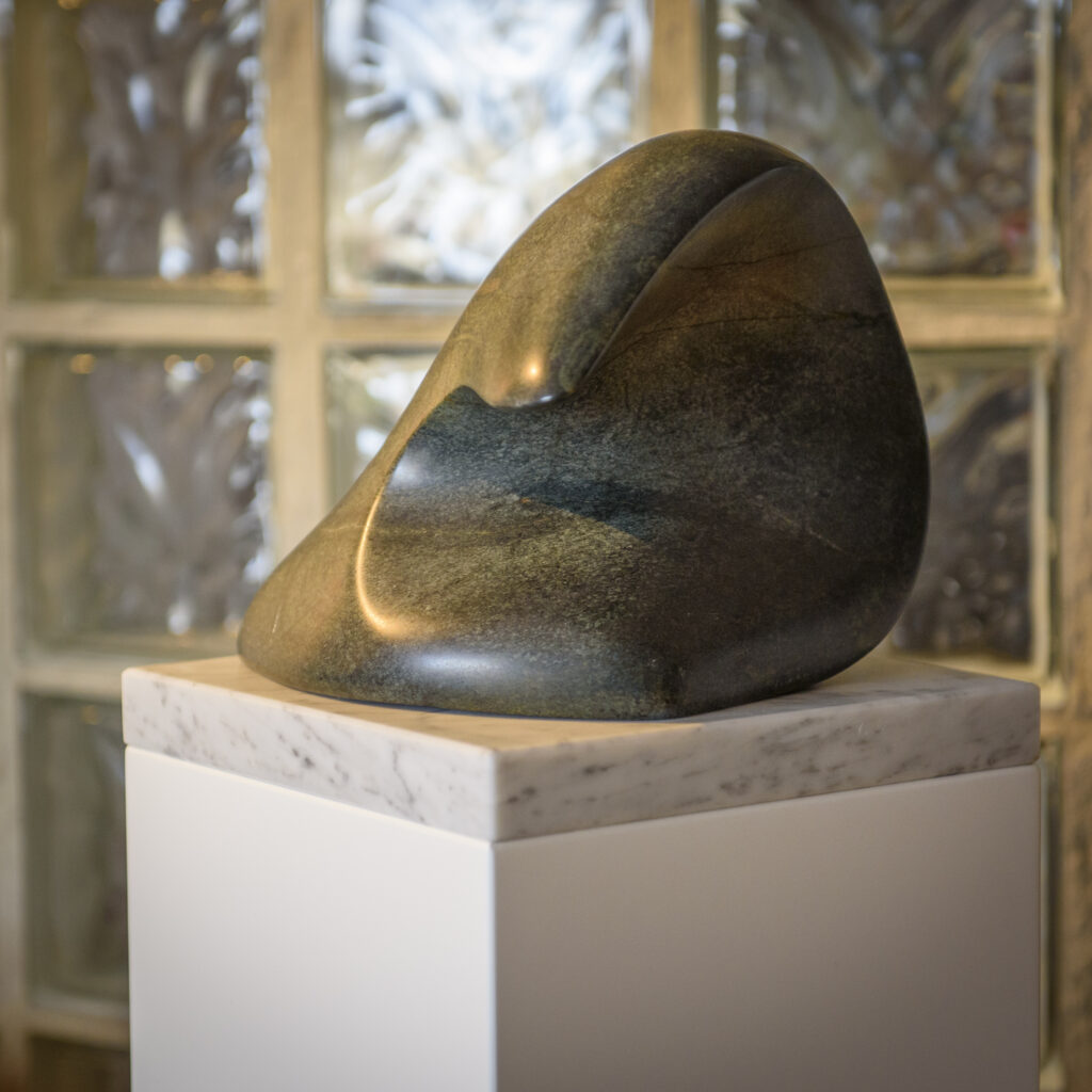 “The Wave” / donkergroen Serpentijn/ 25x25x23