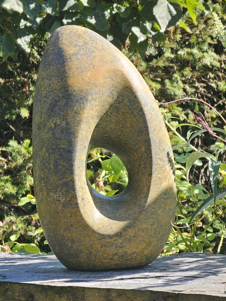 ‘Primitive’/ Serpentijn /40X28X23cm/ €1295,-